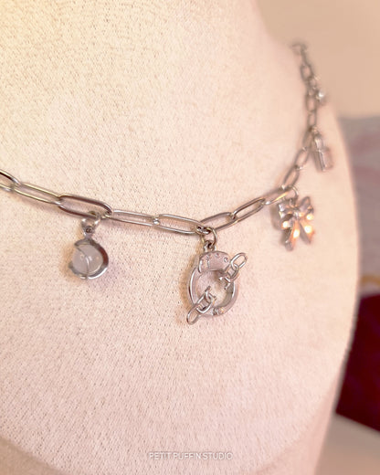 Collier à charms - Escape